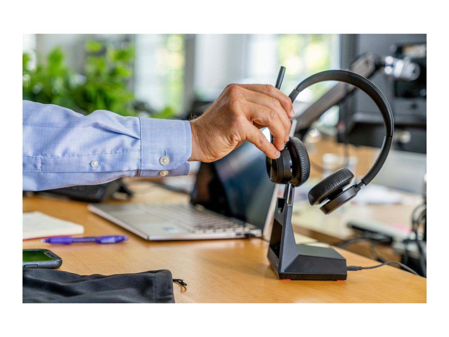 Poly Poly Voyager 4320 - Voyager 4300 UC series - auricular - en oreja - Bluetooth - inalámbrico, cableado - USB-A - negro - Certificado para Equipos de Microsoft, Certificado por Zoom 76U49AA