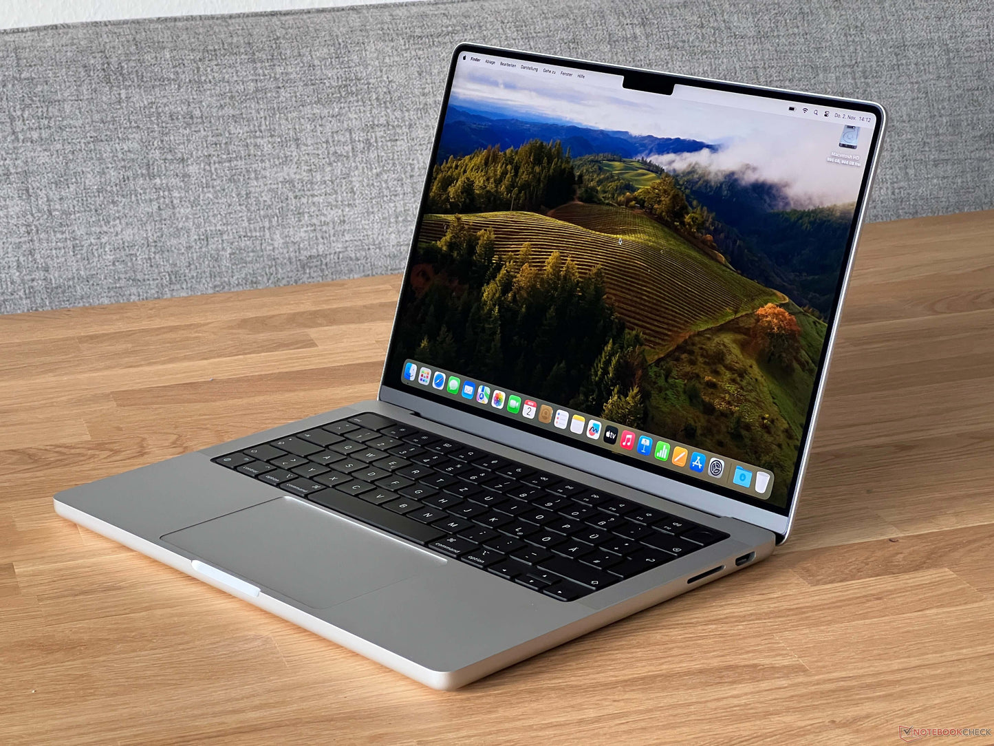 MacBook Pro 16 M5 Plateado - vista 2